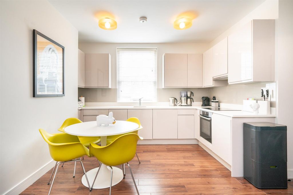 Property photo 2 of 14 Kitchen/Dining Area