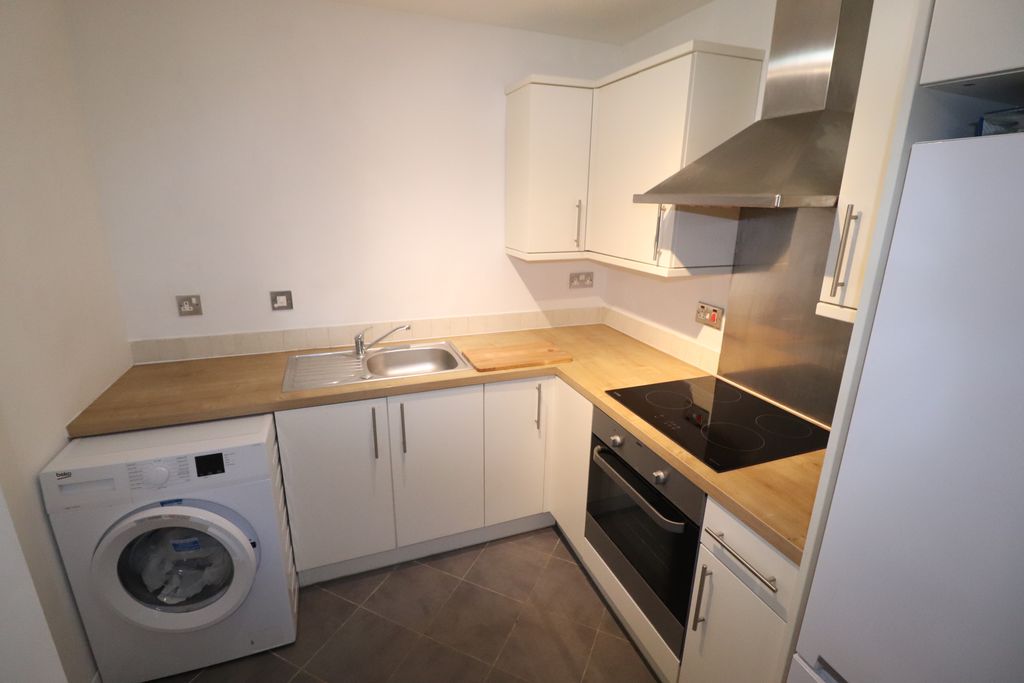 Property photo 2 of 8 Kitchen