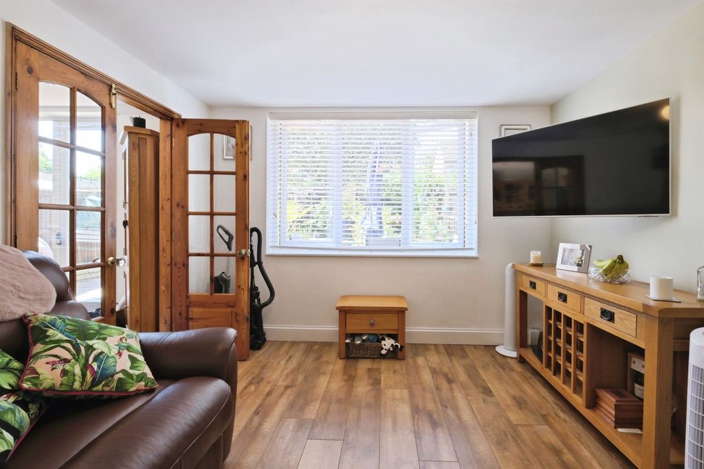 Property photo 2 of 24