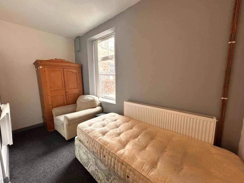 Property photo 3 of 6 Room