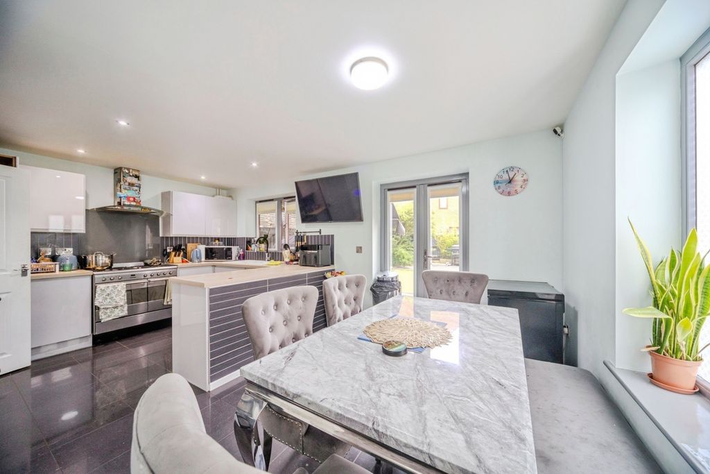 Property photo 2 of 19 Pbox-Img.Jpg