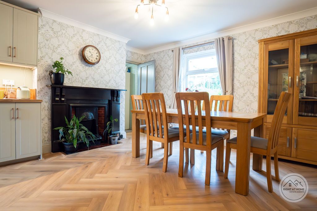 Property photo 3 of 47