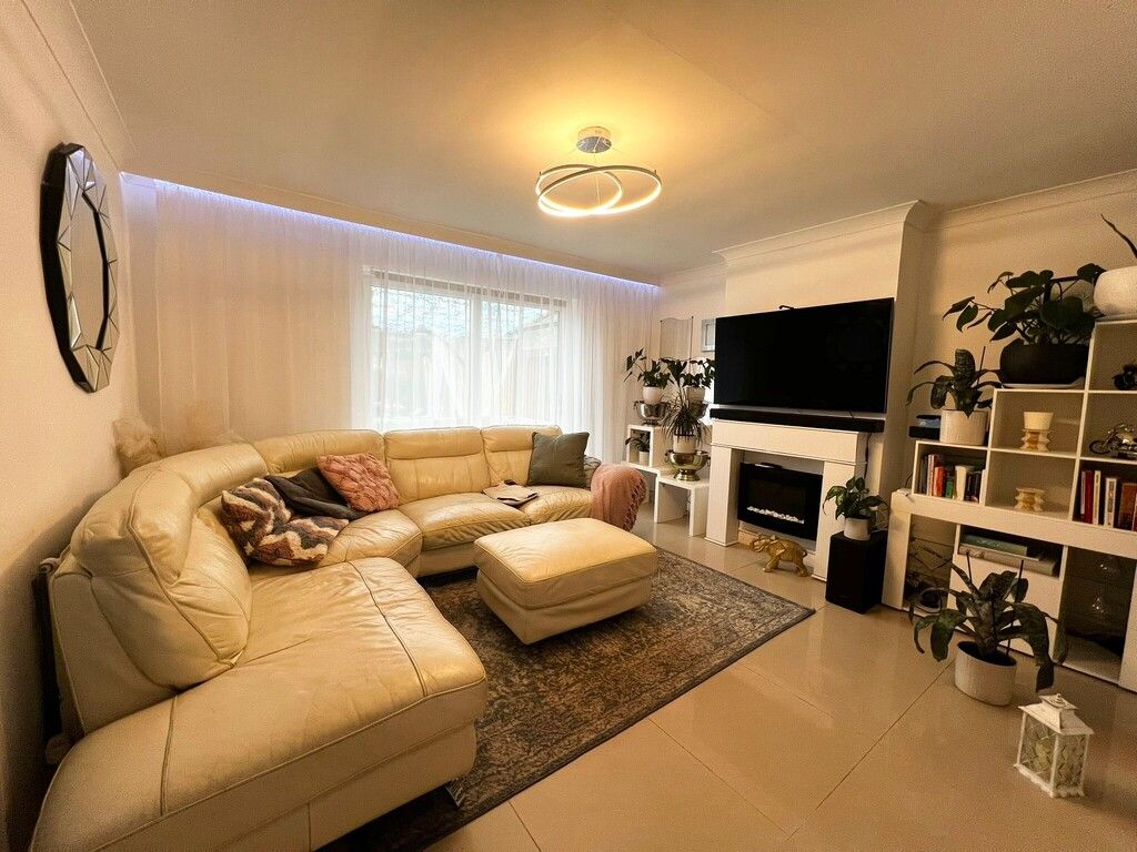 Property photo 2 of 21 Living Room