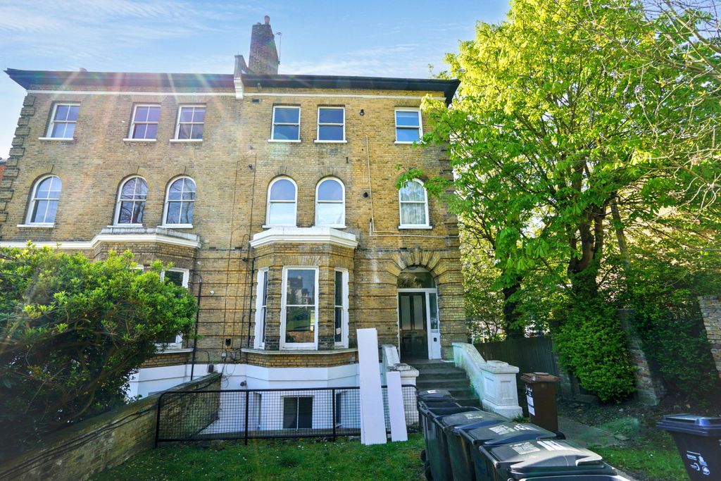 Property photo 1 of 12 12c Fox Hill, Crystal Palace, London, Se19 2Uu