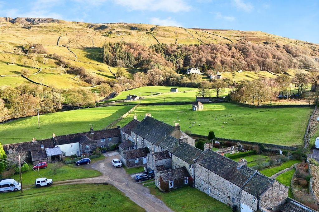 Property photo 2 of 26