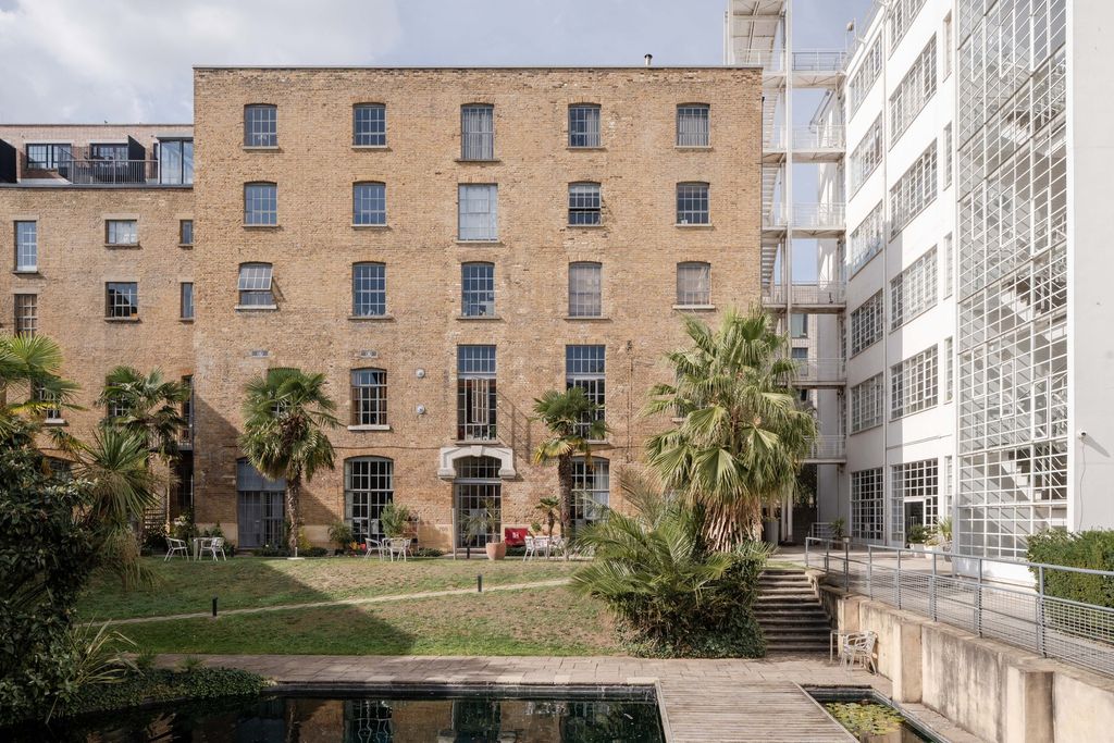 Property photo 2 of 25 313749 - 719 Alaska Buildings, London Se1 - High Res-05476.Jpg