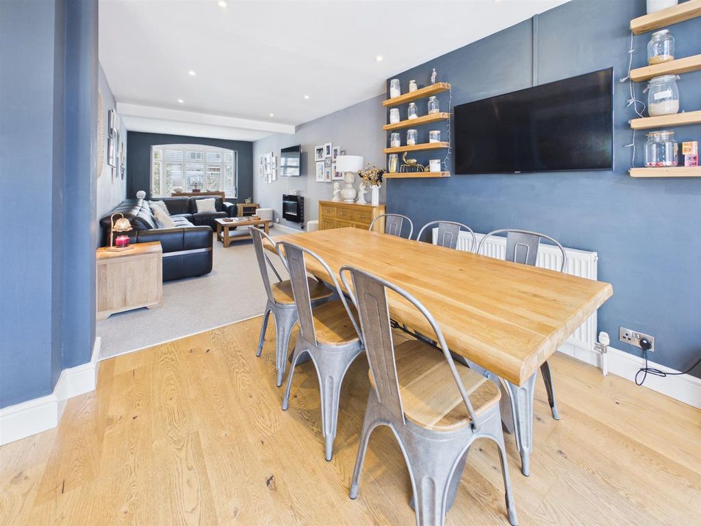 Property photo 3 of 26