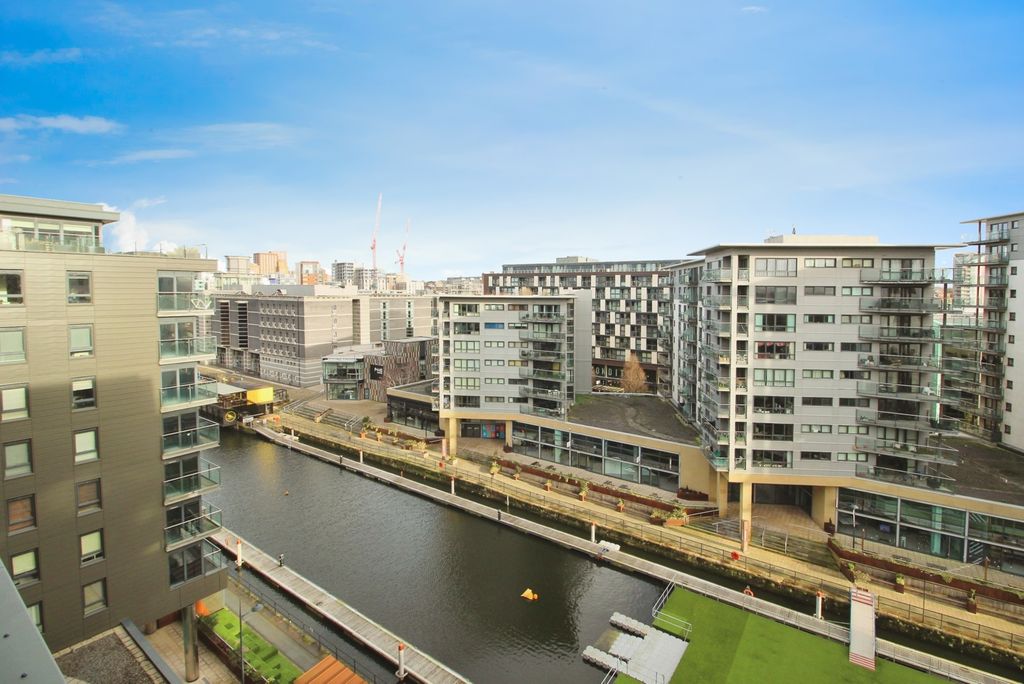 Property photo 1 of 11 Balcony