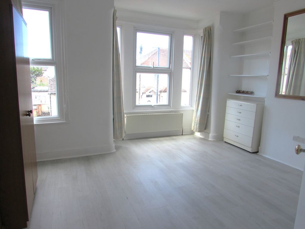 Property photo 1 of 6 Gordon Road, Harrow Wealdstone, Middlesex Ha3