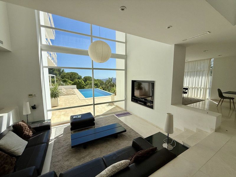 Property photo 3 of 46