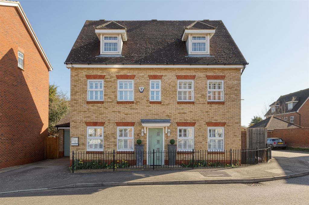 Property photo 1 of 31 Front Aspect