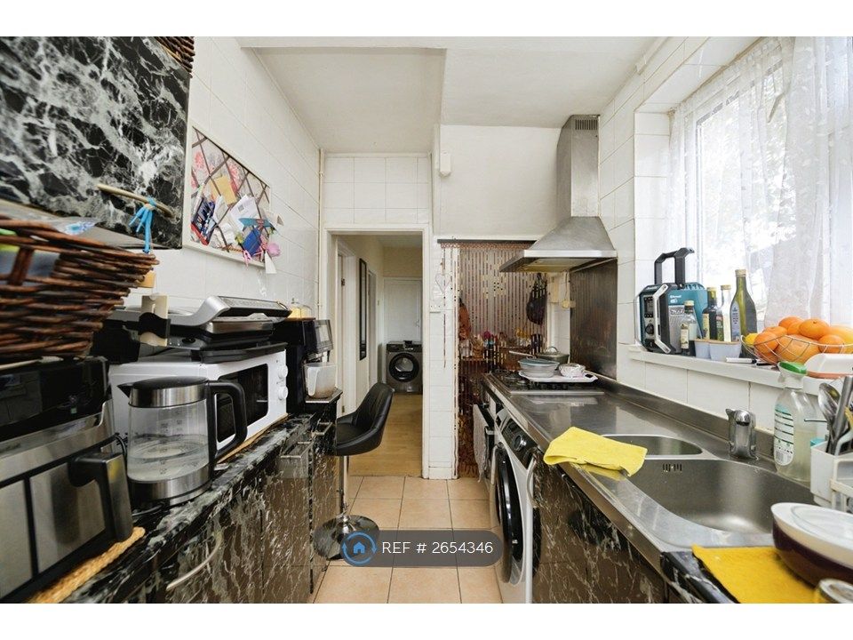 Property photo 1 of 6 Kitchen