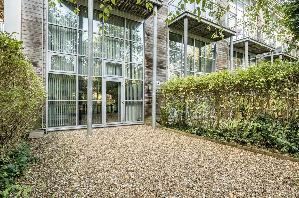 Property photo 1 of 18 1359665-4-68Db9c5...