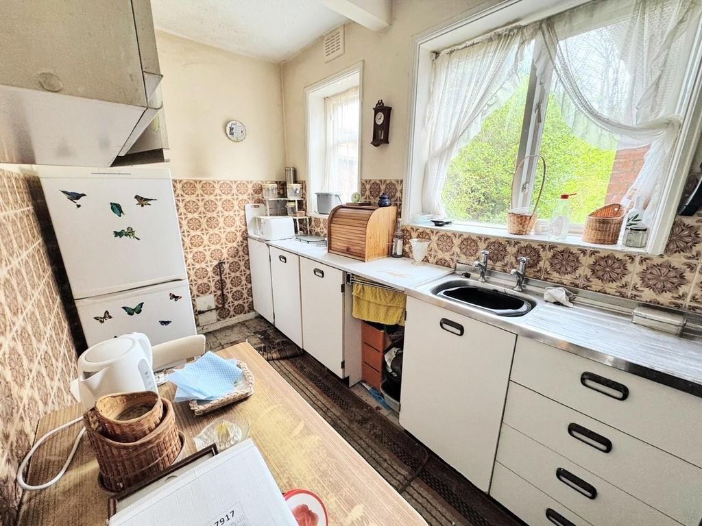 Property photo 3 of 7 Kitchen