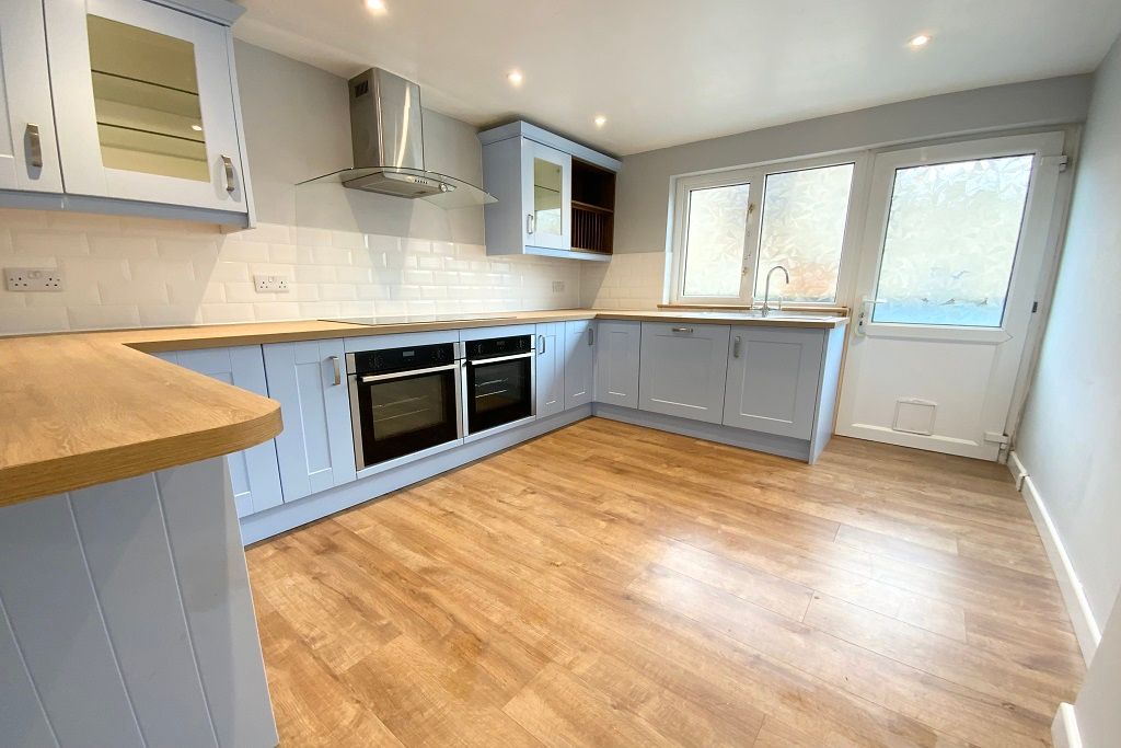 Property photo 3 of 20 Kitchen
