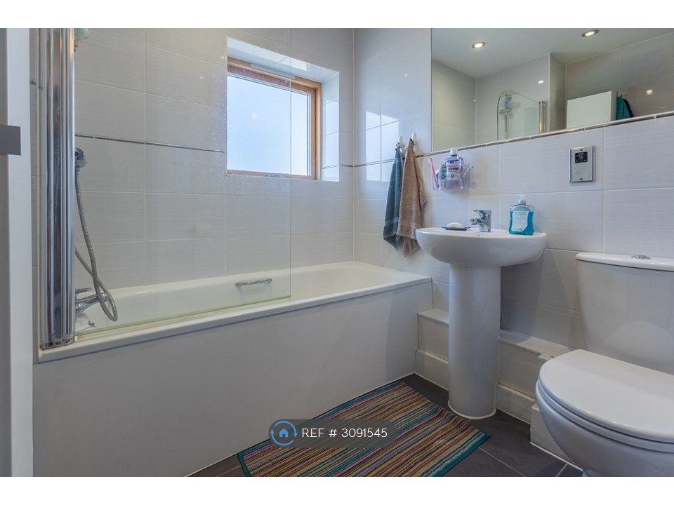 Property photo 3 of 21 Bathroom