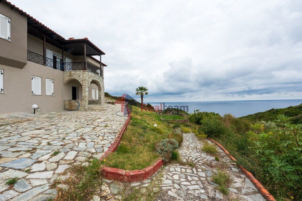 Property photo 2 of 30