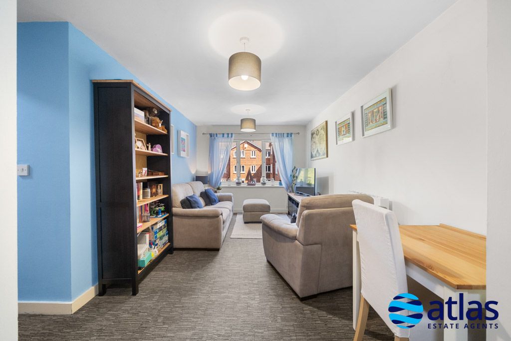 Property photo 2 of 18 Living Space