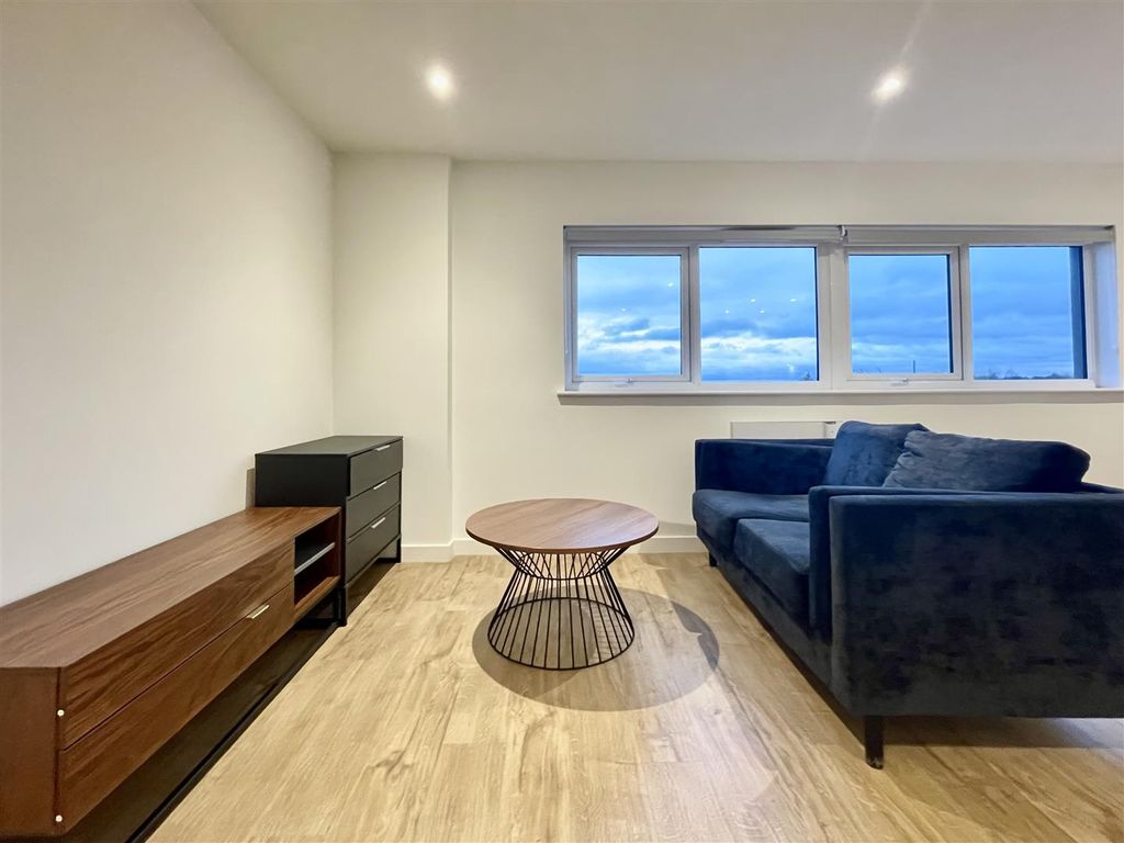 Property photo 2 of 8