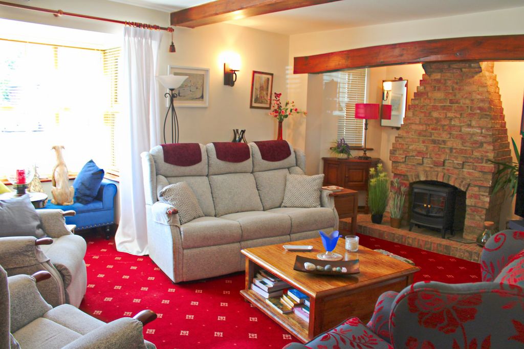 Property photo 2 of 22 Lounge