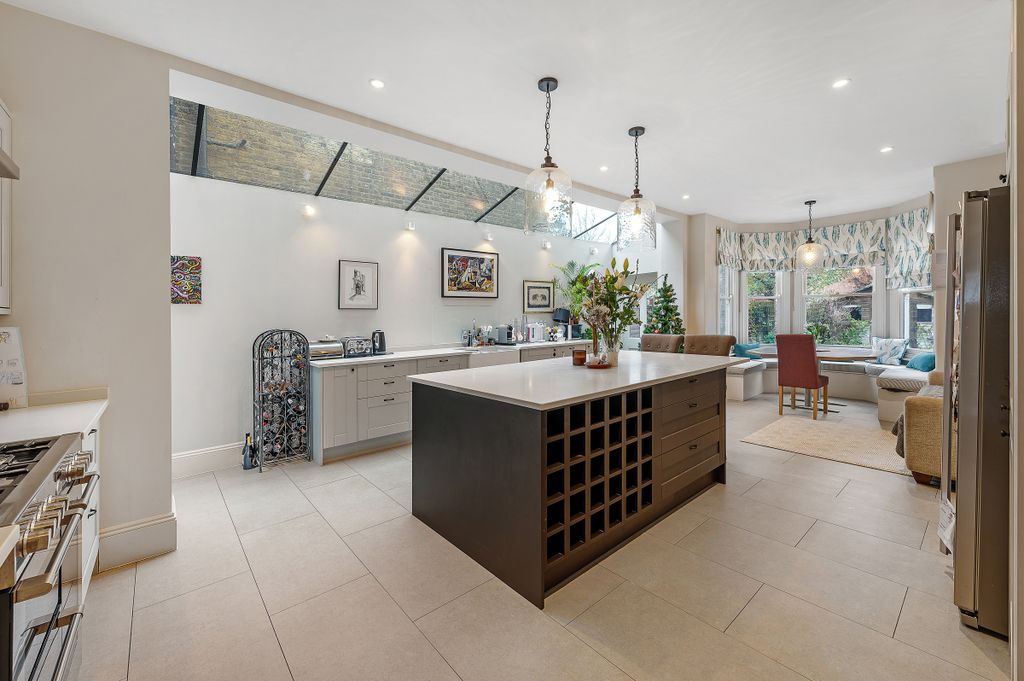 Property photo 3 of 18 174 Weir Road-3