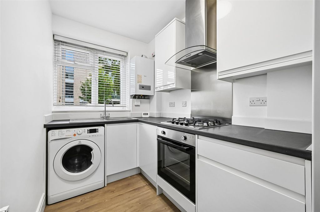 Property photo 3 of 9 Kitchen (2).Jpg