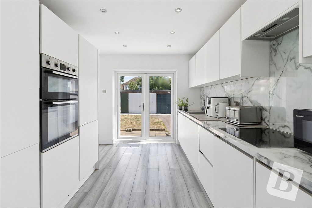 Property photo 3 of 14 Kitchen/Breakfast Rm