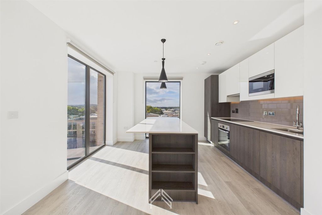 Property photo 3 of 17 Cam02700G0-Pr0362-Still012.Jpg