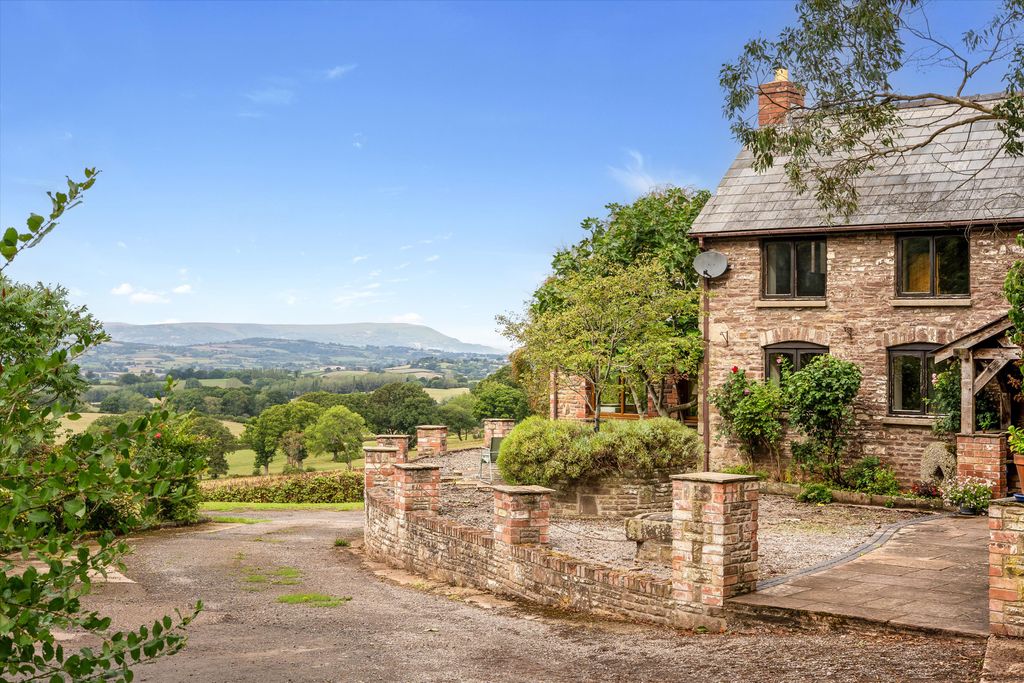 Property photo 1 of 18 Image