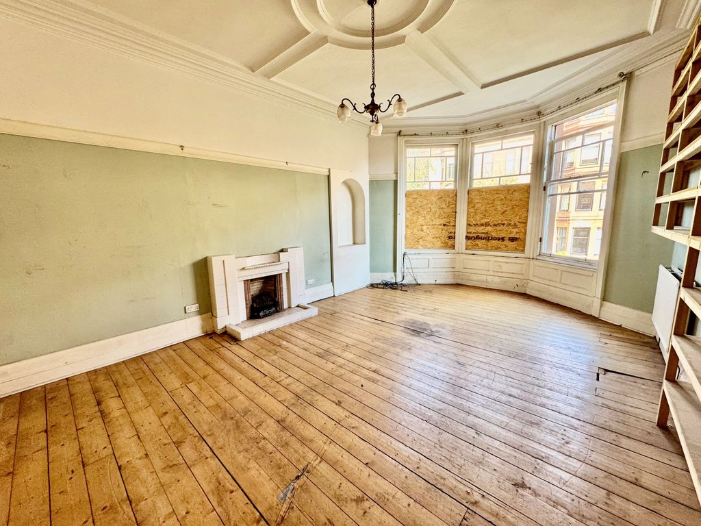 Property photo 2 of 11 Internal 3