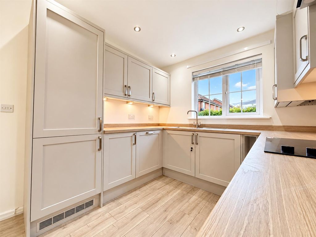 Property photo 2 of 15 Kitchen 3 .Png