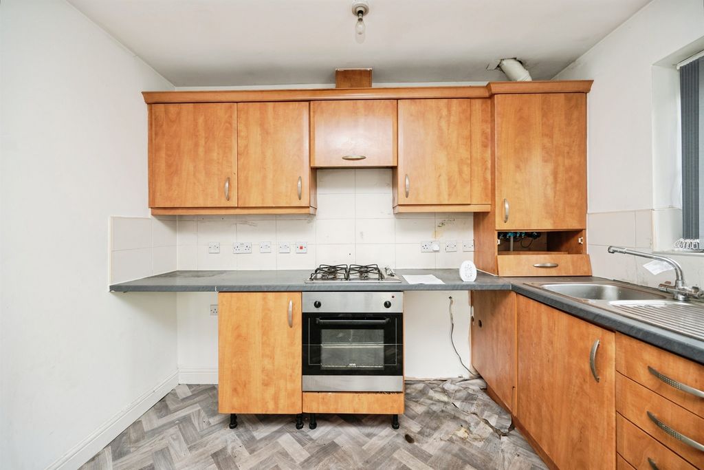 Property photo 2 of 8
