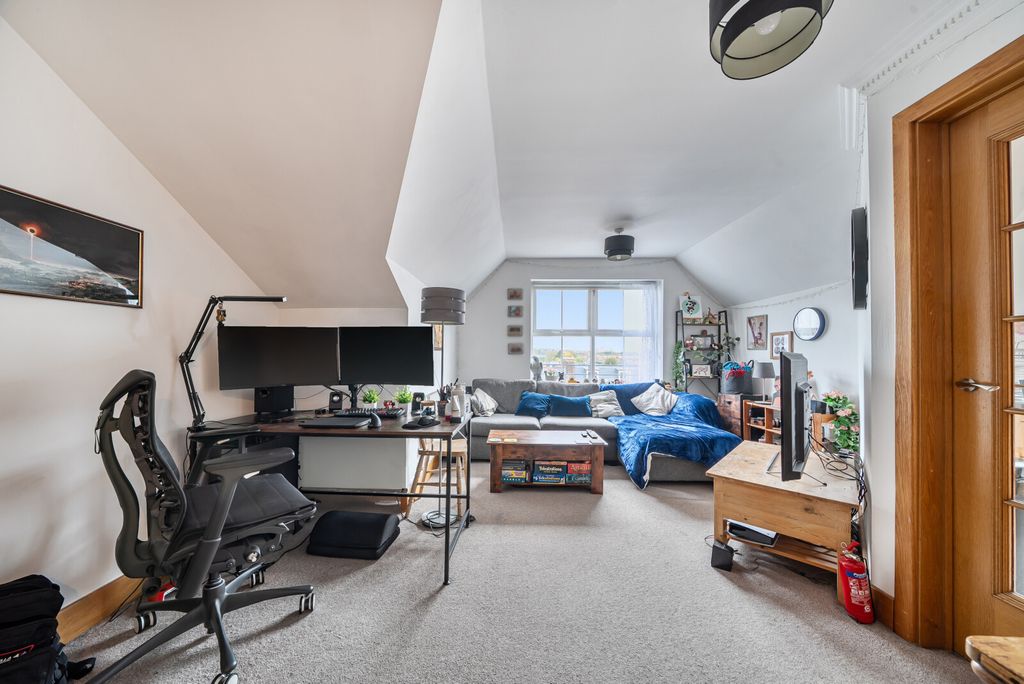 Property photo 2 of 11 Sitting/Dining Room