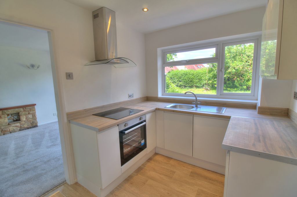 Property photo 3 of 19 Kitchen