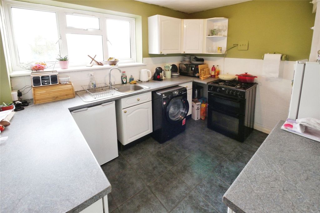 Property photo 3 of 8 Kitchen