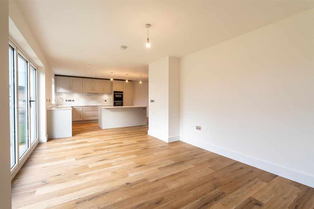 Property photo 3 of 17 Living Kitchen