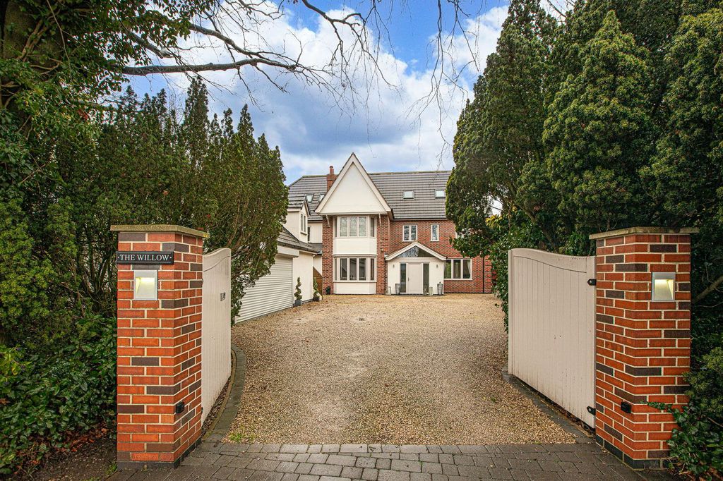 Property photo 1 of 33