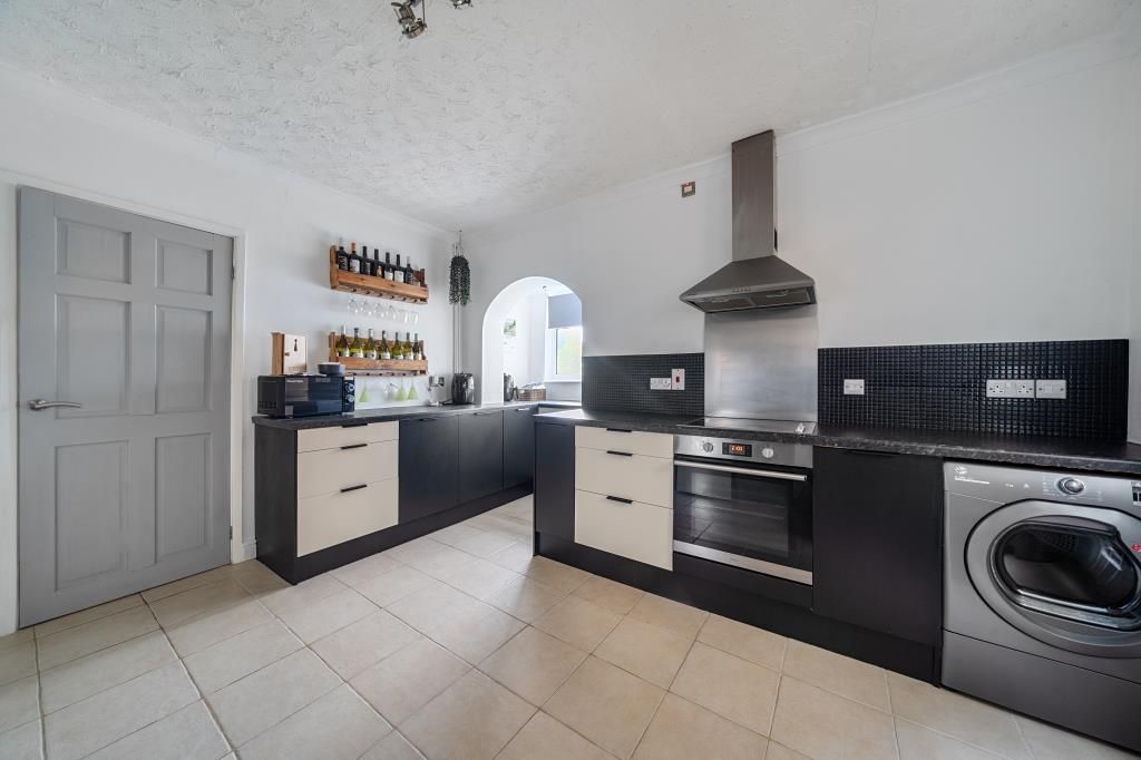 Property photo 2 of 21 Kitchen