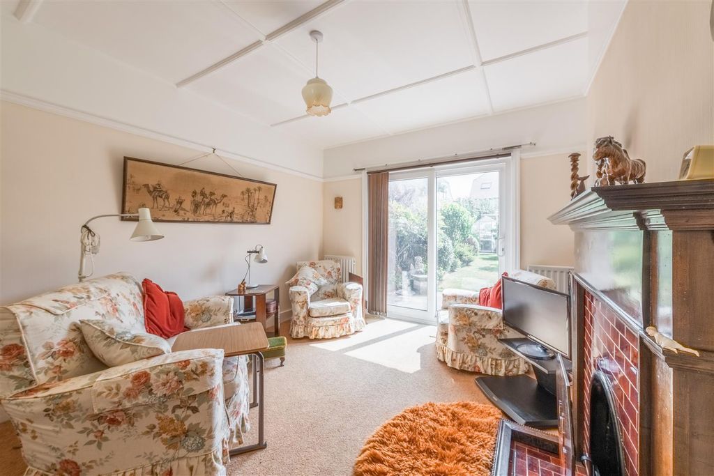 Property photo 3 of 25 29 Mansfield Road-6.Jpg