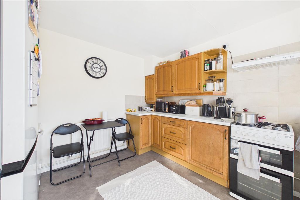 Property photo 3 of 16 Cam04234G0-Pr0431-Still003.Jpg