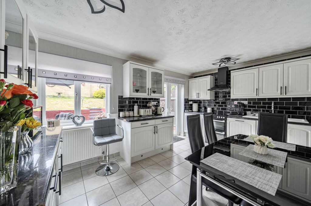 Property photo 2 of 19 1438529-5-69cd385...