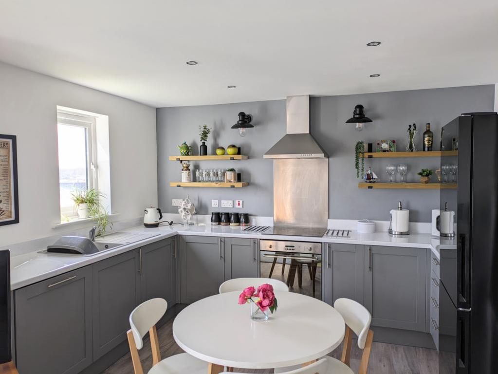 Property photo 3 of 7 Kitchen