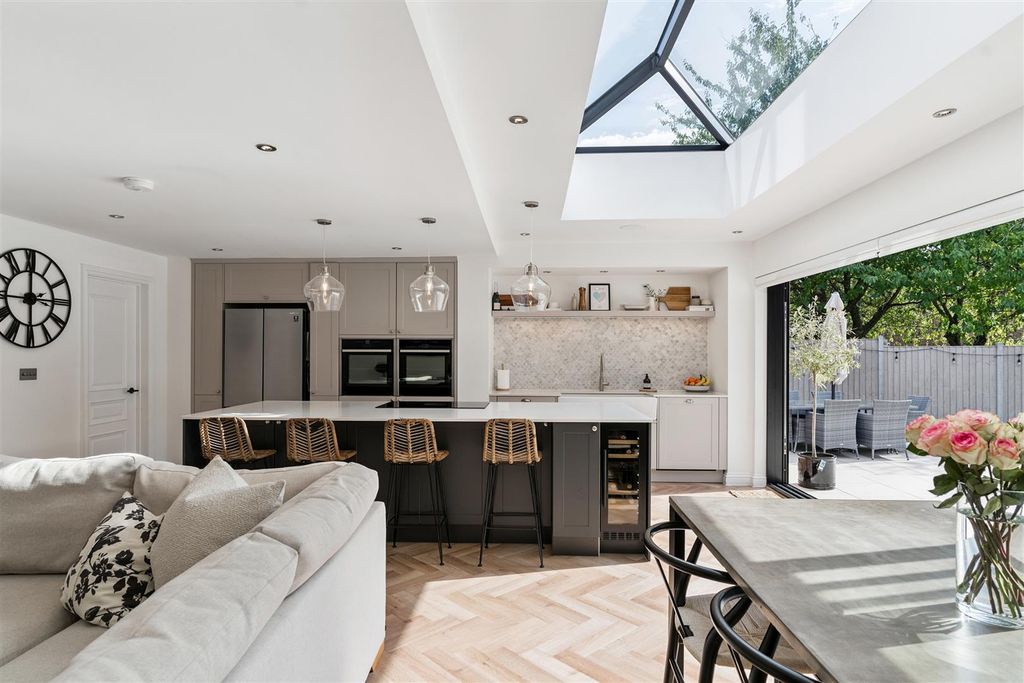 Property photo 3 of 31