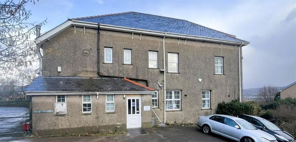 Property photo 1 of 8 Photo 0