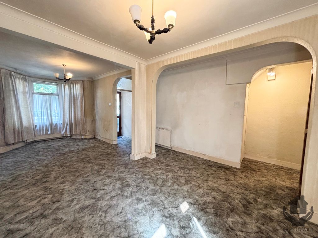 Property photo 3 of 11 Living Room