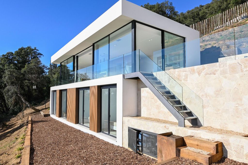 Property photo 1 of 40