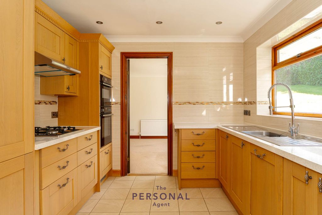 Property photo 2 of 22