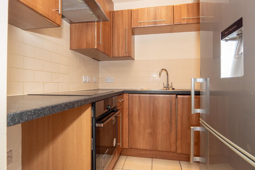 Property photo 3 of 11 Kitchen