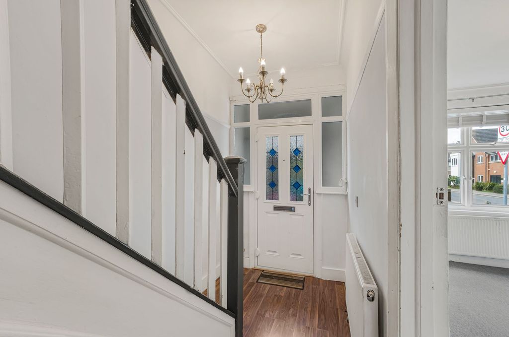 Property photo 3 of 14 Hallway