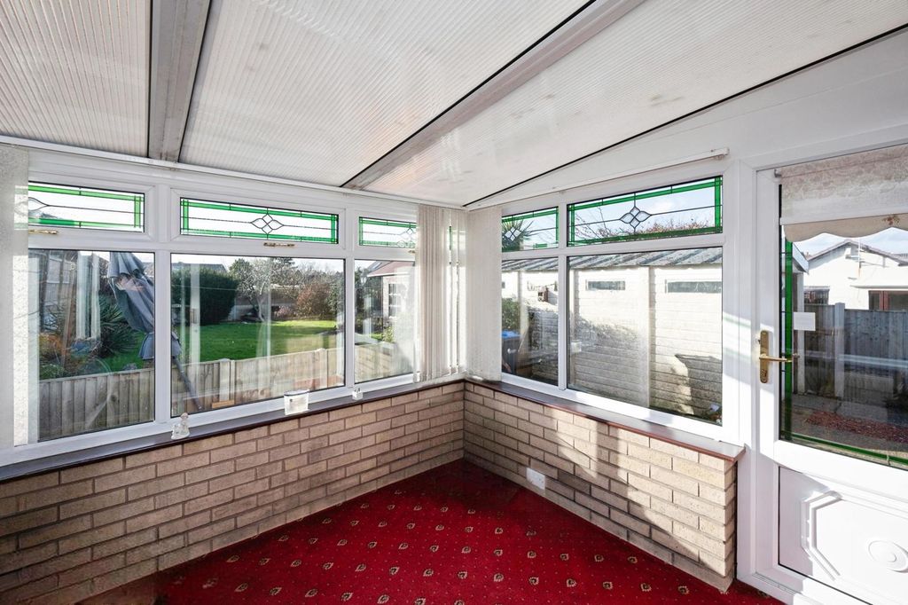 Property photo 3 of 21 Conservatory